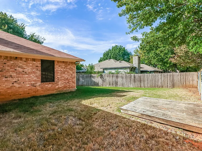 700 Sandy Trl — Photo 15
