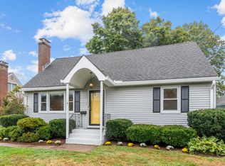 4 Lewis Ln, West Hartford, CT 06110