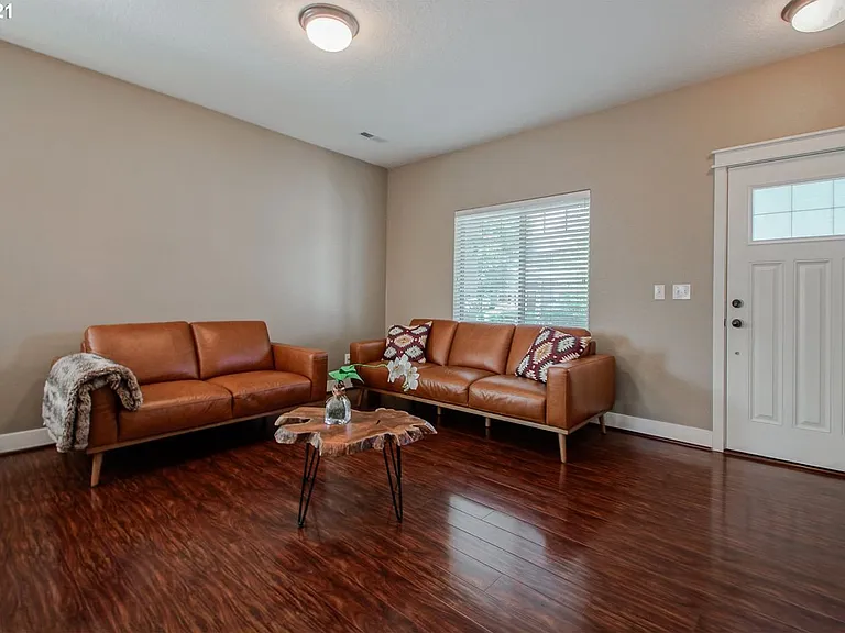 568 Donna Dr — Photo 3