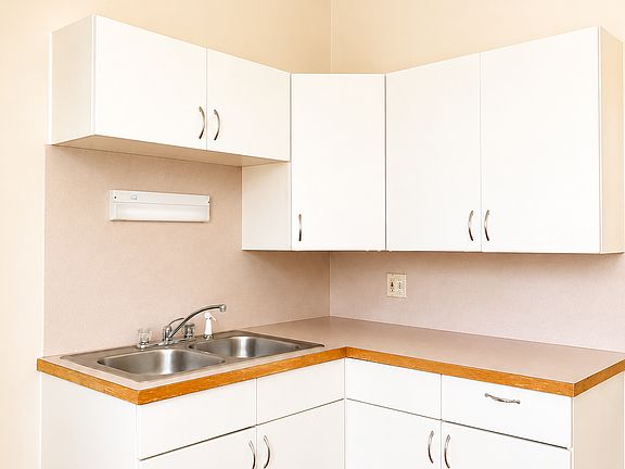 5th image of 46 Main St APT 1