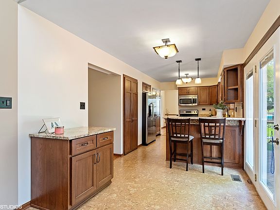4th image of 5820 Deer Creek Ln