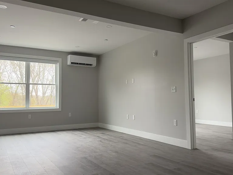 251 Sladen St #105 — Photo 4