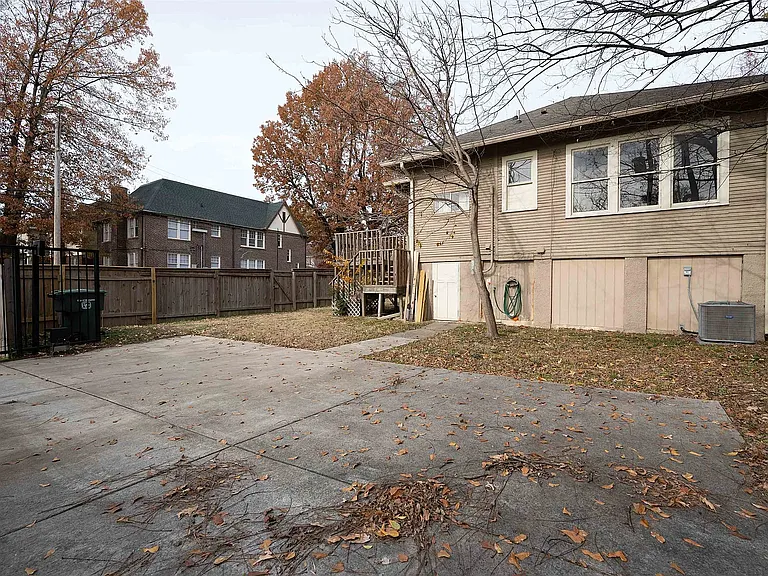 1347 Harbert Ave — Photo 22