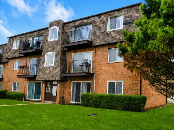 9387 Bay Colony Dr APT 3W, Des Plaines, IL 60016