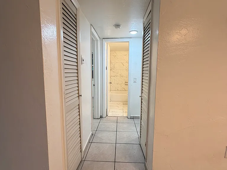 1860 SW 22nd St #7 — Photo 4