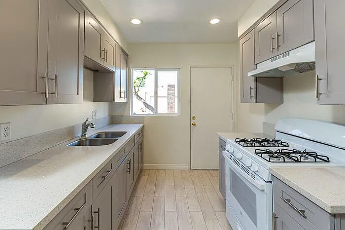 4 bed, 2.5 bath, $3,600 — Photo 2