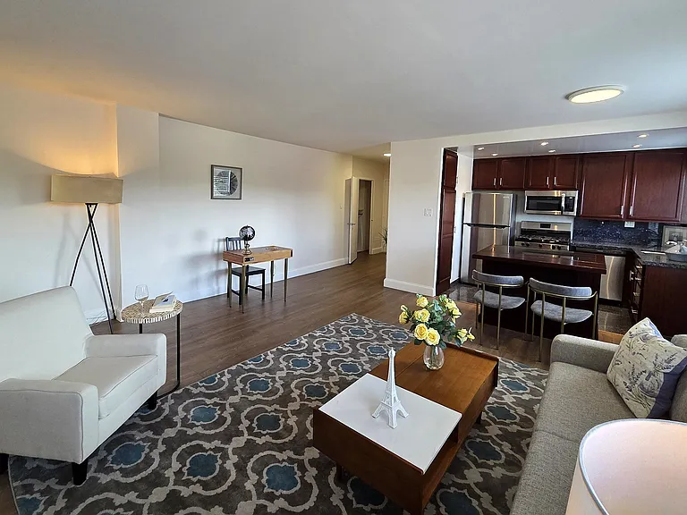 506 Living room and kitchen