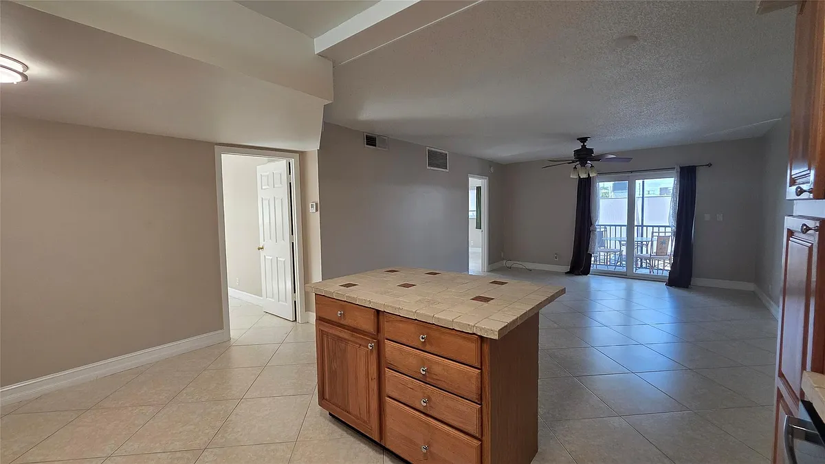 Building Photo - 253 S Cypress Rd #225
