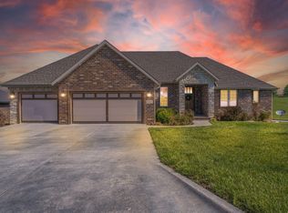 1281 S Waterstone Bnd, Nixa, MO 65714