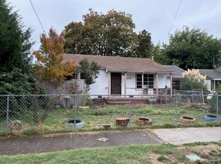 1035 SW J St, Grants Pass, OR 97526