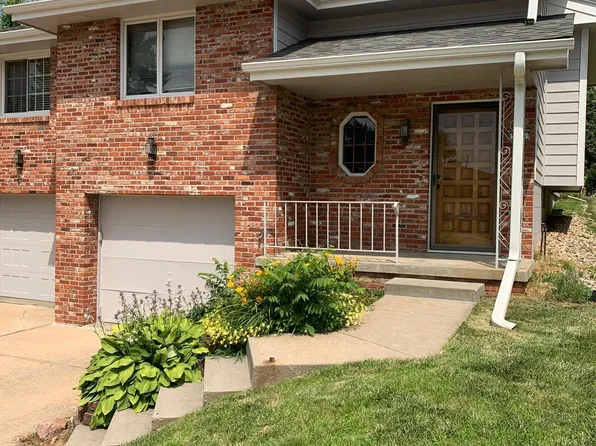 5825 Valley Cir, Omaha, NE 68106