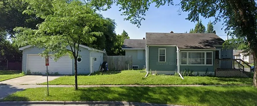 3 bed, 862 sqft, $1,795 — Photo 1