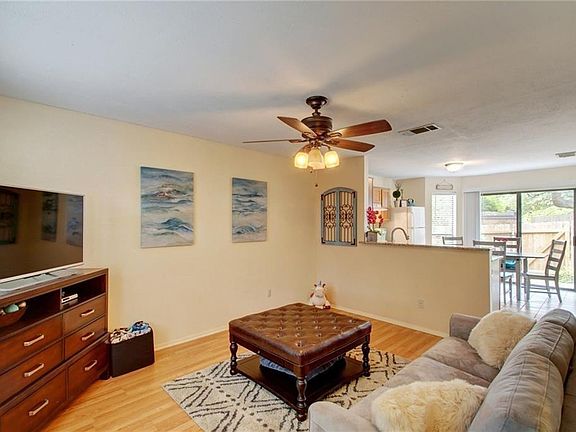 4th image of 1411 Gracy Farms Ln APT 131