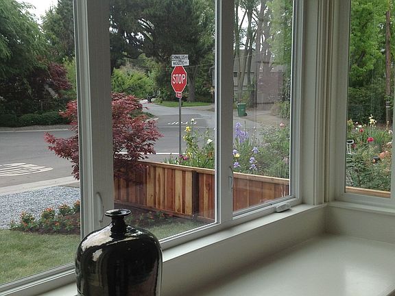 5th image of 886 Chimalus Dr