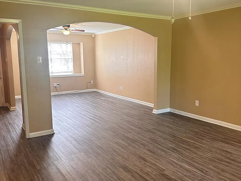 5830 Effingham Dr — Photo 7