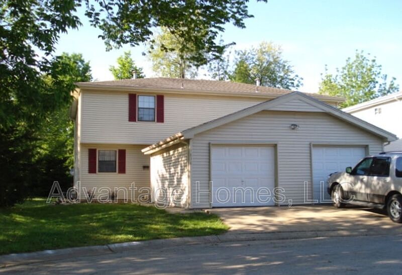 1st image of 7838 W 61st Ter
