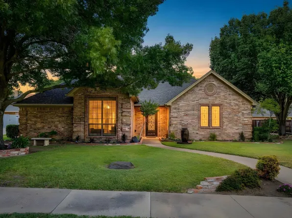 990 Oak Ridge Dr, Keller, TX 76248