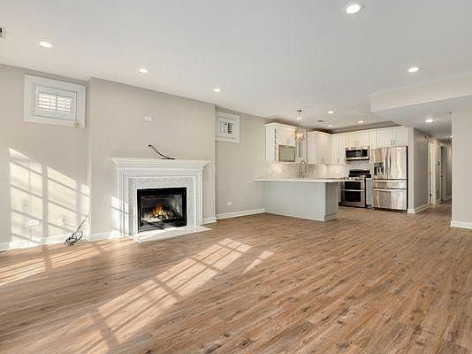 1st image of 618 W Oakdale Ave #1D