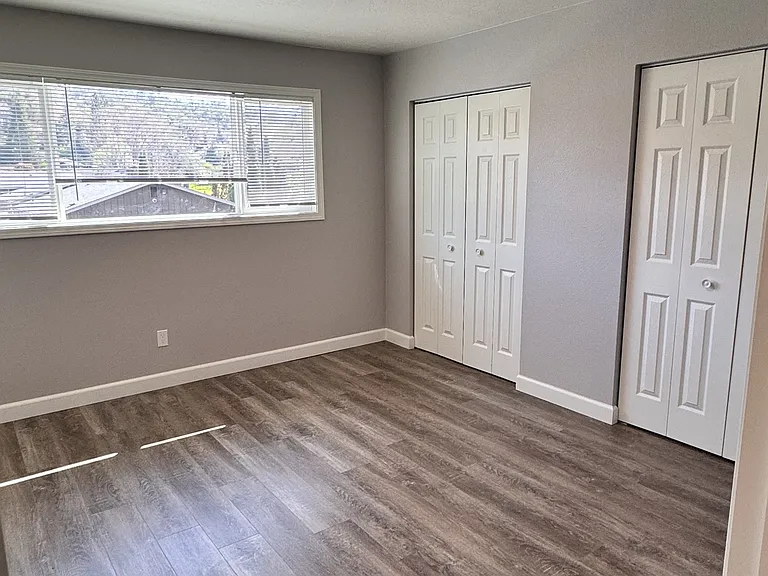 2392 NE Carolyn Ct — Photo 10