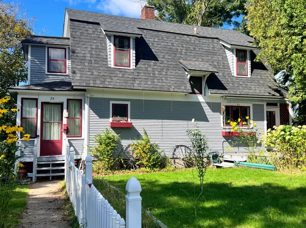 24 Prescott Pl, Saranac Lake, NY 12983
