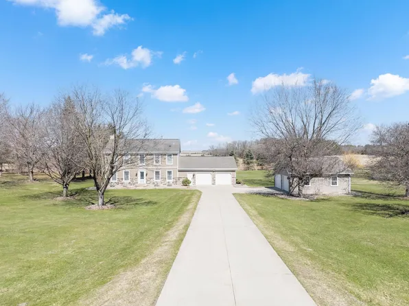 2049 68th St NW, Rochester, MN 55901