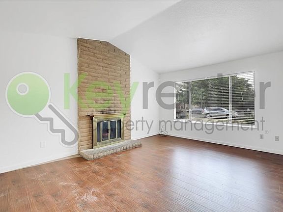 5th image of 10 Dempster Ct