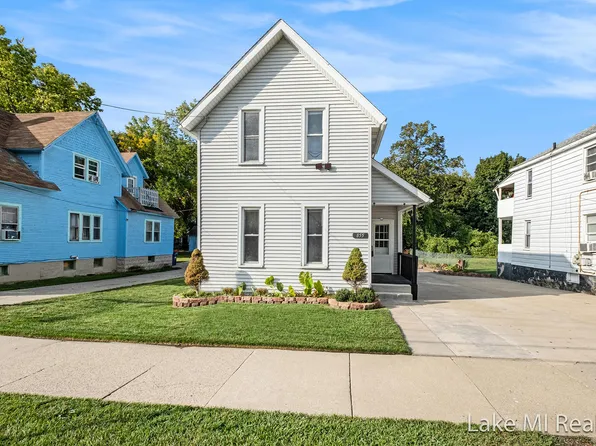 855 Chatham St NW, Grand Rapids, MI 49504