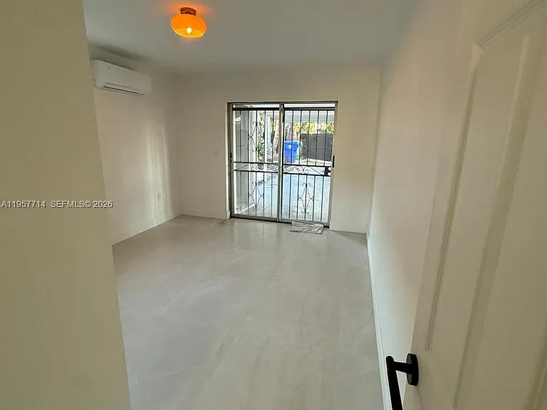 525 SW 22nd Ave #B — Photo 8