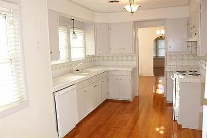 910 W York Ave — Photo 10