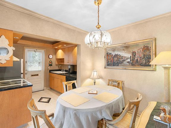 5th image of 1840 Dewey Street #101