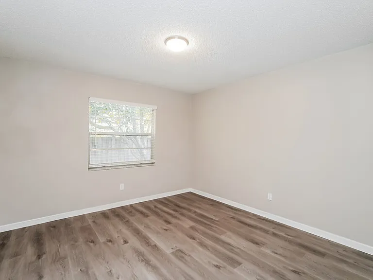 1352 Foxboro Dr — Photo 12