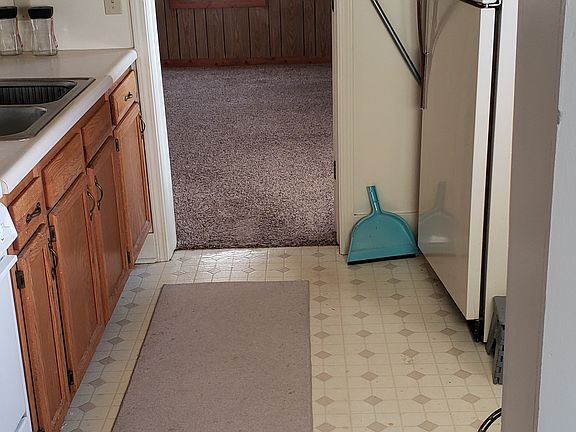 4th image of 805 N Van Buren St APT J