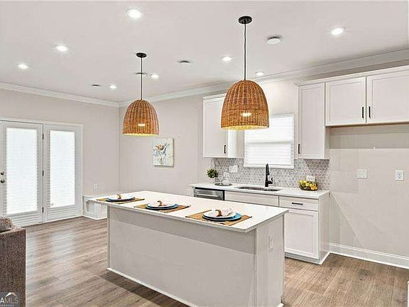 4th image of 136 Ledgemont Way