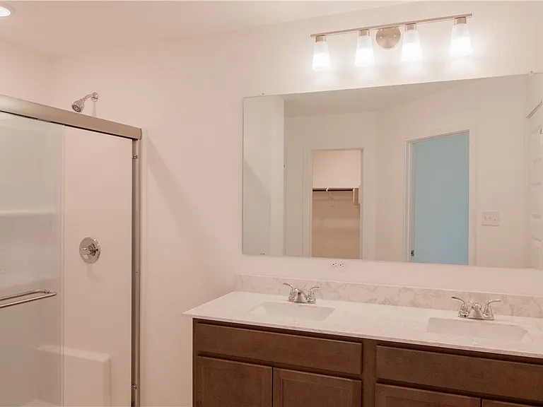 5689 Fox Bluff Dr — Photo 12