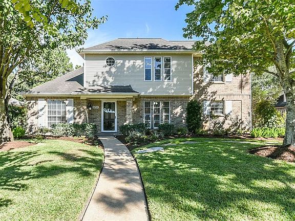 This meticulously maintained home is situated in the quaint Williamsburg Settlement community across from Winborn Elementary and