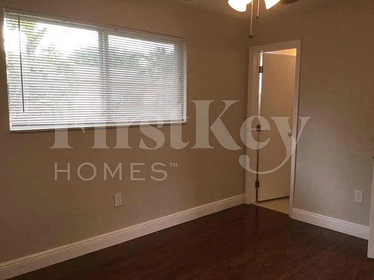 1785 SW 43rd Ave — Photo 7
