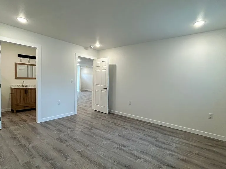 2652 Roseanne Ct — Photo 4