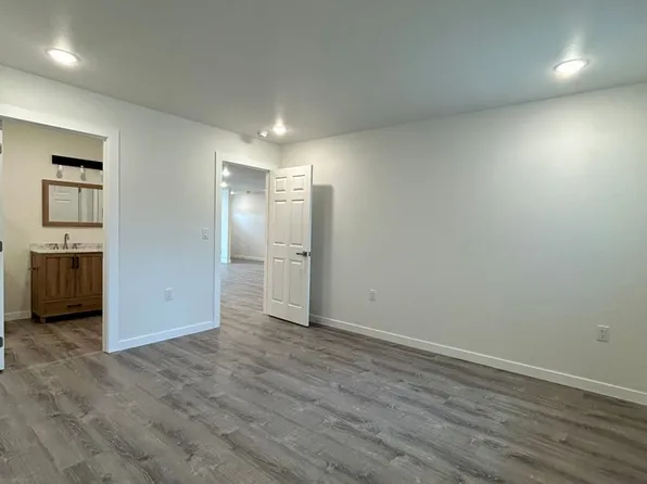 2644 Roseanne Ct, North Pole, AK