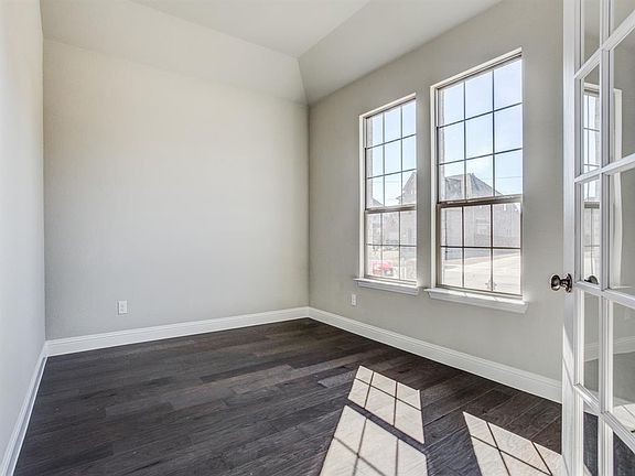 5th image of 511 Landing Dr