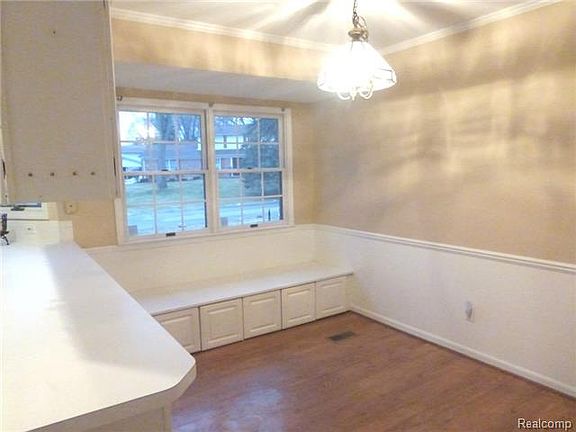4th image of 54700 Queens Row