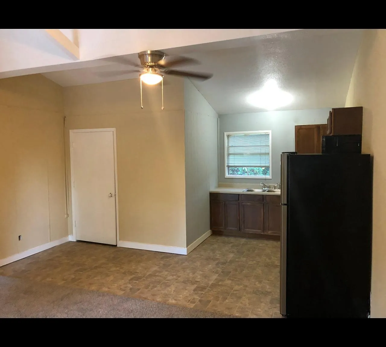 2 bed, 1000 sqft, $1,050 — Photo 1