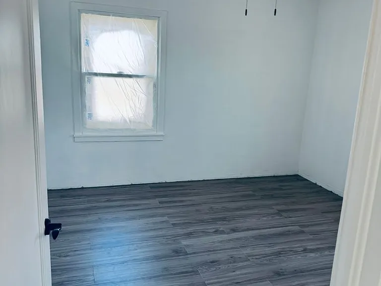 112 W Howard Ave — Photo 2