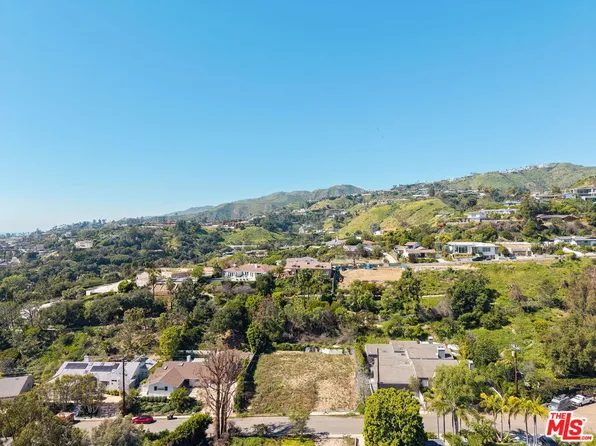 1109 Maroney Ln, Pacific Palisades, CA 90272