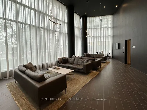 3900 Confederation Pkwy #2301, Mississauga, ON L5B 0K7