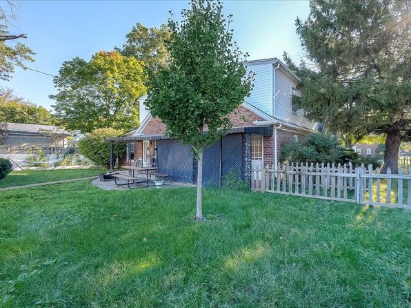 lexington-kentucky-2093667214 picture