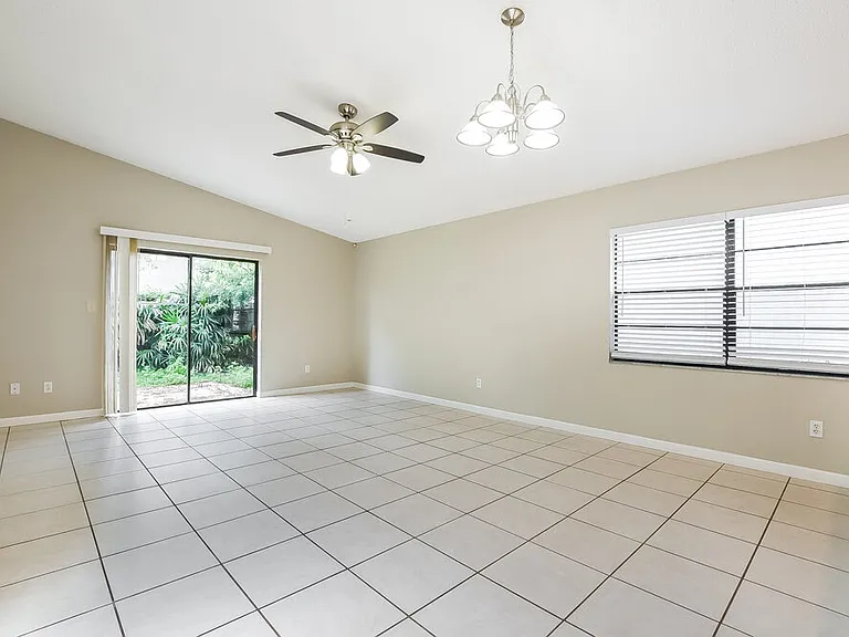 1409 Bridlebrook Dr — Photo 5