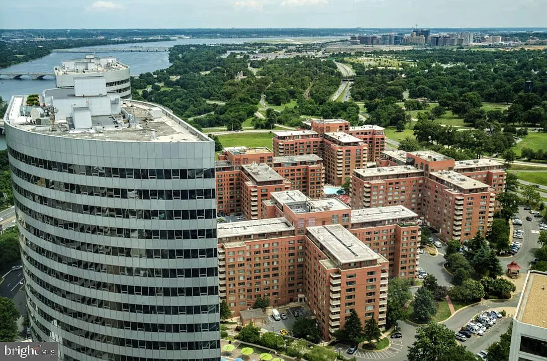 River Place — Photo 2