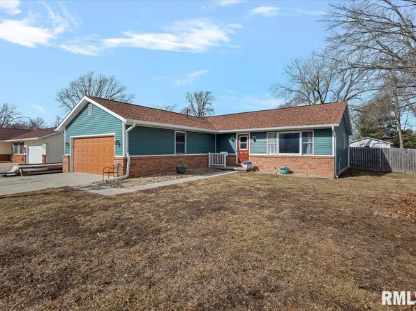 617 E Chestnut St, Chatham, IL 62629