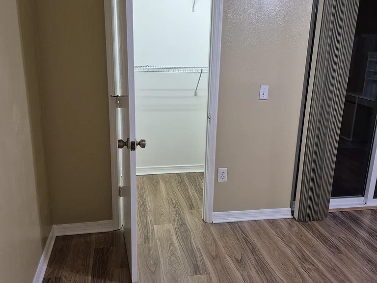 Walton Cir — Photo 13