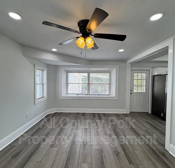 1044 W Lime St — Photo 14